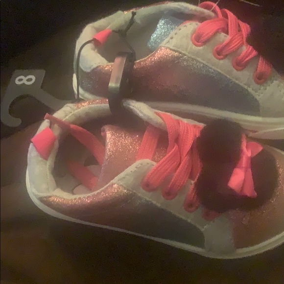 New Junior Minnie Girls Tie Dye Shoes 8 NWT - Picture 3 of 3